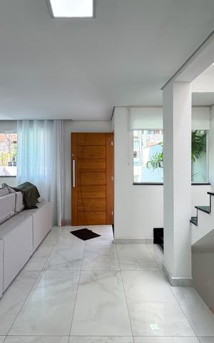 Casa à venda com 223m², 4 quartos e 6 vagas Casa à venda com 223m², 4 quartos e 6 vagasSala