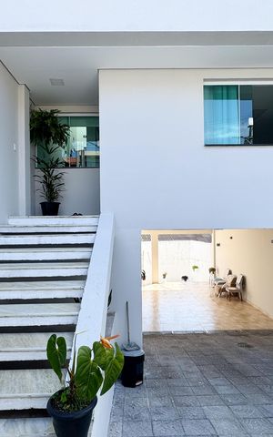 Casa à venda com 223m², 4 quartos e 6 vagas Casa à venda com 223m², 4 quartos e 6 vagasGaragem