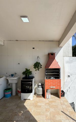 Casa à venda com 223m², 4 quartos e 6 vagas Casa à venda com 223m², 4 quartos e 6 vagasÁrea de Serviço e Churrasqueira