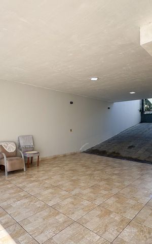 Casa à venda com 223m², 4 quartos e 6 vagas Casa à venda com 223m², 4 quartos e 6 vagasÁrea de Serviço e Churrasqueira
