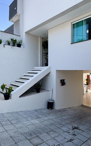 Casa à venda com 223m², 4 quartos e 6 vagas Casa à venda com 223m², 4 quartos e 6 vagasGaragem
