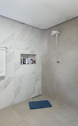 Casa à venda com 223m², 4 quartos e 6 vagas Casa à venda com 223m², 4 quartos e 6 vagasBanheiro - Suíte 2