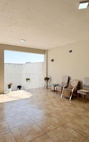 Casa à venda com 223m², 4 quartos e 6 vagas Casa à venda com 223m², 4 quartos e 6 vagasÁrea de Serviço e Churrasqueira