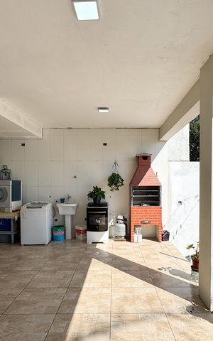 Casa à venda com 223m², 4 quartos e 6 vagas Casa à venda com 223m², 4 quartos e 6 vagasÁrea de Serviço e Churrasqueira