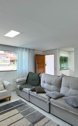 Casa à venda com 223m², 4 quartos e 6 vagas Casa à venda com 223m², 4 quartos e 6 vagasSala