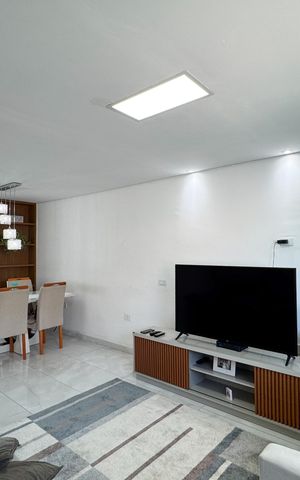 Casa à venda com 223m², 4 quartos e 6 vagas Casa à venda com 223m², 4 quartos e 6 vagasSala