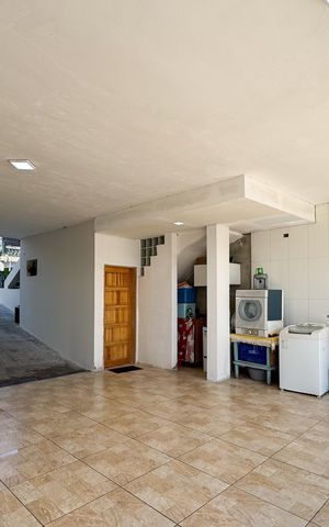 Casa à venda com 223m², 4 quartos e 6 vagas Casa à venda com 223m², 4 quartos e 6 vagasÁrea de Serviço e Churrasqueira