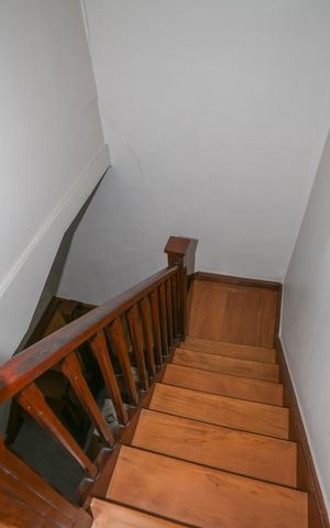 Casa de condomínio à venda com 90m², 2 quartos e 1 vaga Casa de condomínio à venda com 90m², 2 quartos e 1 vagaEscada