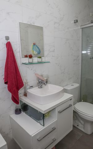 Casa de condomínio à venda com 90m², 2 quartos e 1 vaga Casa de condomínio à venda com 90m², 2 quartos e 1 vagaBanheiro