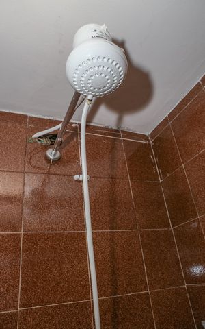 Casa de condomínio à venda com 90m², 2 quartos e 1 vaga Casa de condomínio à venda com 90m², 2 quartos e 1 vagaBanheiro da Suíte