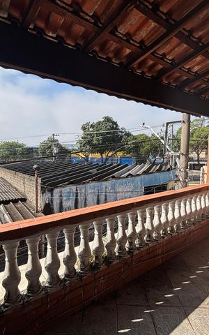 Casa à venda com 130m², 4 quartos e 2 vagas Casa à venda com 130m², 4 quartos e 2 vagasSacada