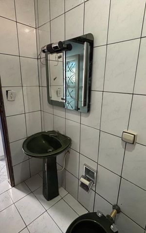 Casa à venda com 130m², 4 quartos e 2 vagas Casa à venda com 130m², 4 quartos e 2 vagasBanheiro