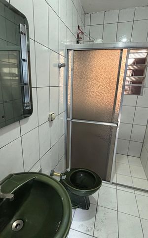 Casa à venda com 130m², 4 quartos e 2 vagas Casa à venda com 130m², 4 quartos e 2 vagasBanheiro