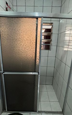 Casa à venda com 130m², 4 quartos e 2 vagas Casa à venda com 130m², 4 quartos e 2 vagasBanheiro