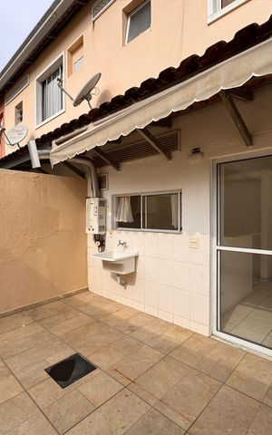 Casa à venda com 84m², 3 quartos e 1 vaga Casa à venda com 84m², 3 quartos e 1 vagaÁrea de serviço