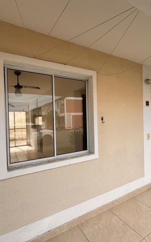 Casa à venda com 84m², 3 quartos e 1 vaga Casa à venda com 84m², 3 quartos e 1 vagaÁrea Externa