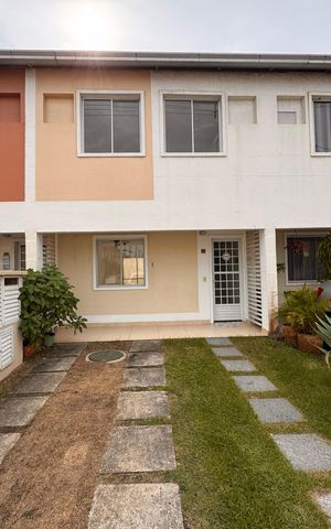 Casa à venda com 84m², 3 quartos e 1 vaga Casa à venda com 84m², 3 quartos e 1 vagaFachada