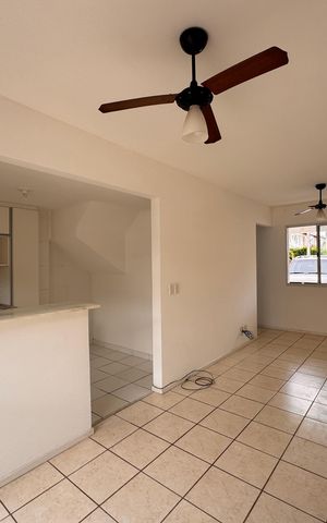 Casa à venda com 84m², 3 quartos e 1 vaga Casa à venda com 84m², 3 quartos e 1 vagaSala