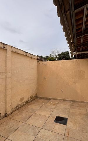 Casa à venda com 84m², 3 quartos e 1 vaga Casa à venda com 84m², 3 quartos e 1 vagaÁrea de serviço
