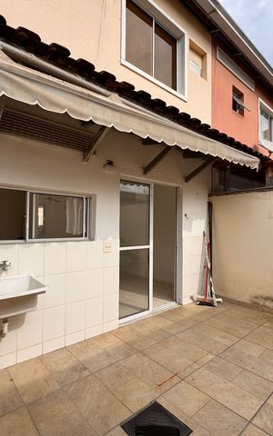 Casa à venda com 84m², 3 quartos e 1 vaga Casa à venda com 84m², 3 quartos e 1 vagaÁrea de serviço