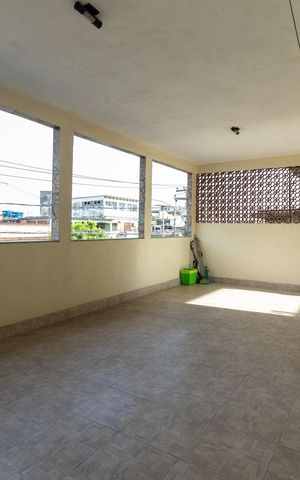 Casa à venda com 120m², 3 quartos e 2 vagas Casa à venda com 120m², 3 quartos e 2 vagasVaranda