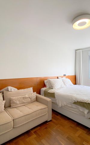 Apartamento à venda com 198m², 3 quartos e 2 vagas Apartamento à venda com 198m², 3 quartos e 2 vagasSuíte