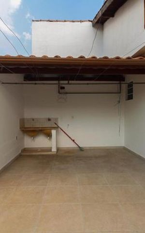 Casa à venda com 360m², 6 quartos e 5 vagas Casa à venda com 360m², 6 quartos e 5 vagasCasa 3- Área Externa