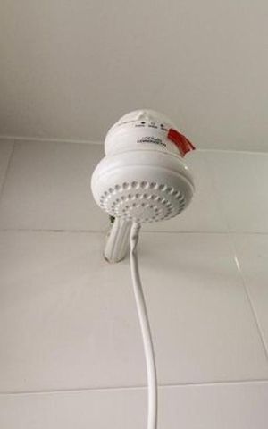 Casa à venda com 360m², 6 quartos e 5 vagas Casa à venda com 360m², 6 quartos e 5 vagasCasa 3 - Banheiro