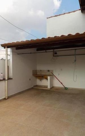 Casa à venda com 360m², 6 quartos e 5 vagas Casa à venda com 360m², 6 quartos e 5 vagasCasa 3- Área Externa