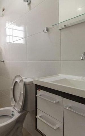 Casa à venda com 360m², 6 quartos e 5 vagas Casa à venda com 360m², 6 quartos e 5 vagasCasa 3 - Banheiro