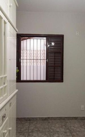 Casa à venda com 360m², 6 quartos e 5 vagas Casa à venda com 360m², 6 quartos e 5 vagasCasa 2 - Quarto 2
