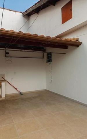 Casa à venda com 360m², 6 quartos e 5 vagas Casa à venda com 360m², 6 quartos e 5 vagasCasa 3- Área Externa