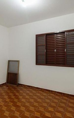 Casa à venda com 360m², 6 quartos e 5 vagas Casa à venda com 360m², 6 quartos e 5 vagasCasa 1 - Quarto 2