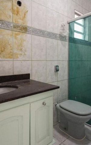 Casa à venda com 360m², 6 quartos e 5 vagas Casa à venda com 360m², 6 quartos e 5 vagasCasa 2 - Banheiro