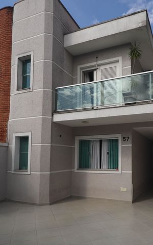 Casa à venda com 175m², 3 quartos e 3 vagas Casa à venda com 175m², 3 quartos e 3 vagasFachada