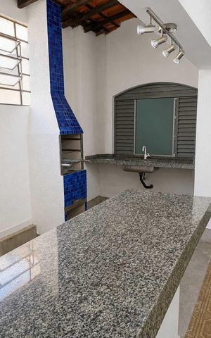 Casa à venda com 180m², 3 quartos e sem vaga Casa à venda com 180m², 3 quartos e sem vagaÁrea externa