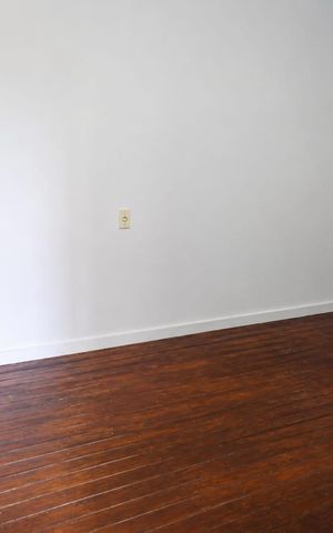 Casa à venda com 180m², 3 quartos e sem vaga Casa à venda com 180m², 3 quartos e sem vagaQuarto