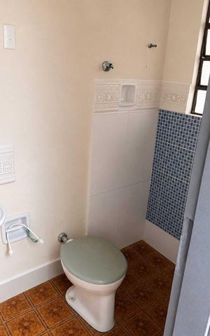 Casa à venda com 180m², 3 quartos e sem vaga Casa à venda com 180m², 3 quartos e sem vagaBanheiro