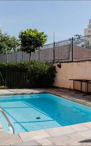 Apartamento à venda com 213m², 3 quartos e 3 vagas Apartamento à venda com 213m², 3 quartos e 3 vagasPiscina