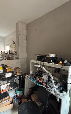 Casa à venda com 99m², 3 quartos e sem vaga Casa à venda com 99m², 3 quartos e sem vagaSala