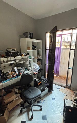 Casa à venda com 99m², 3 quartos e sem vaga Casa à venda com 99m², 3 quartos e sem vagaSala