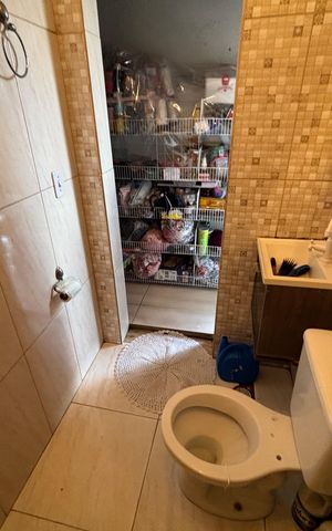Casa à venda com 99m², 3 quartos e sem vaga Casa à venda com 99m², 3 quartos e sem vagaBanheiro 2