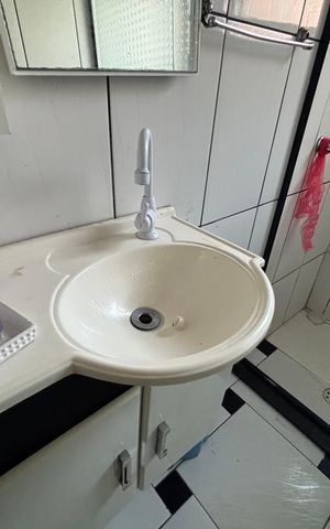 Casa à venda com 99m², 3 quartos e sem vaga Casa à venda com 99m², 3 quartos e sem vagaBanheiro