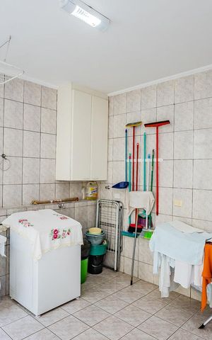Casa à venda com 200m², 3 quartos e 5 vagas Casa à venda com 200m², 3 quartos e 5 vagasÁrea de Serviço