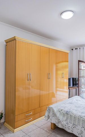 Casa à venda com 200m², 3 quartos e 5 vagas Casa à venda com 200m², 3 quartos e 5 vagasSuite