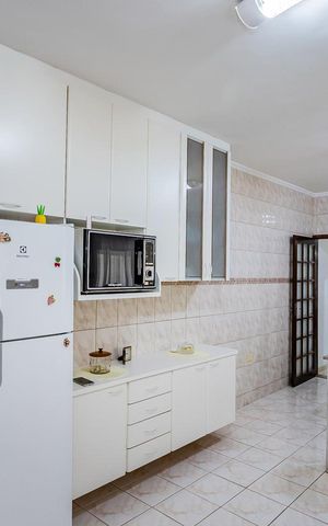 Casa à venda com 200m², 3 quartos e 5 vagas Casa à venda com 200m², 3 quartos e 5 vagasCopa e cozinha