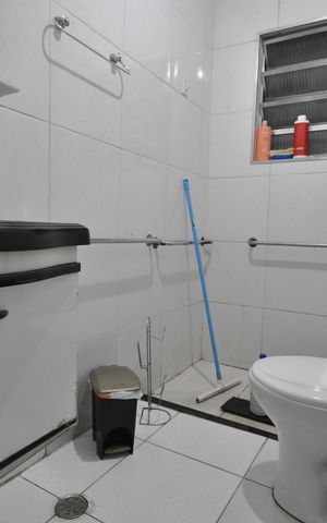 Casa à venda com 196m², 2 quartos e 1 vagaBanheiro 1