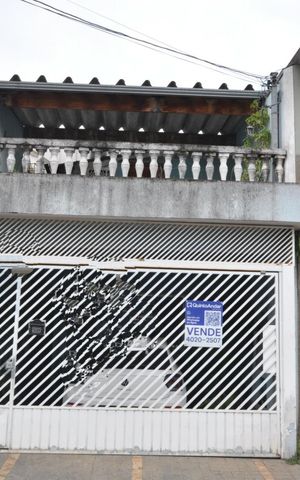 Casa à venda com 196m², 2 quartos e 1 vaga Casa à venda com 196m², 2 quartos e 1 vagaFachada