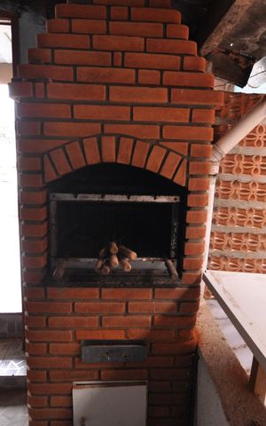 Casa à venda com 196m², 2 quartos e 1 vagaChurrasqueira