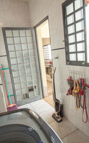 Casa à venda com 307m², 3 quartos e 2 vagas